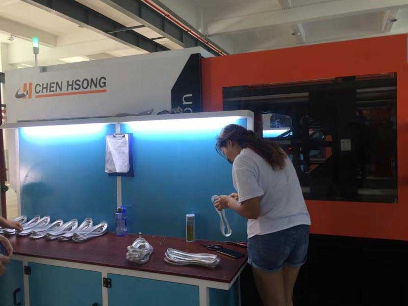 JM-MK6e伺服注塑机 | TPU鞋底 | 震雄注塑机 | 震雄集团