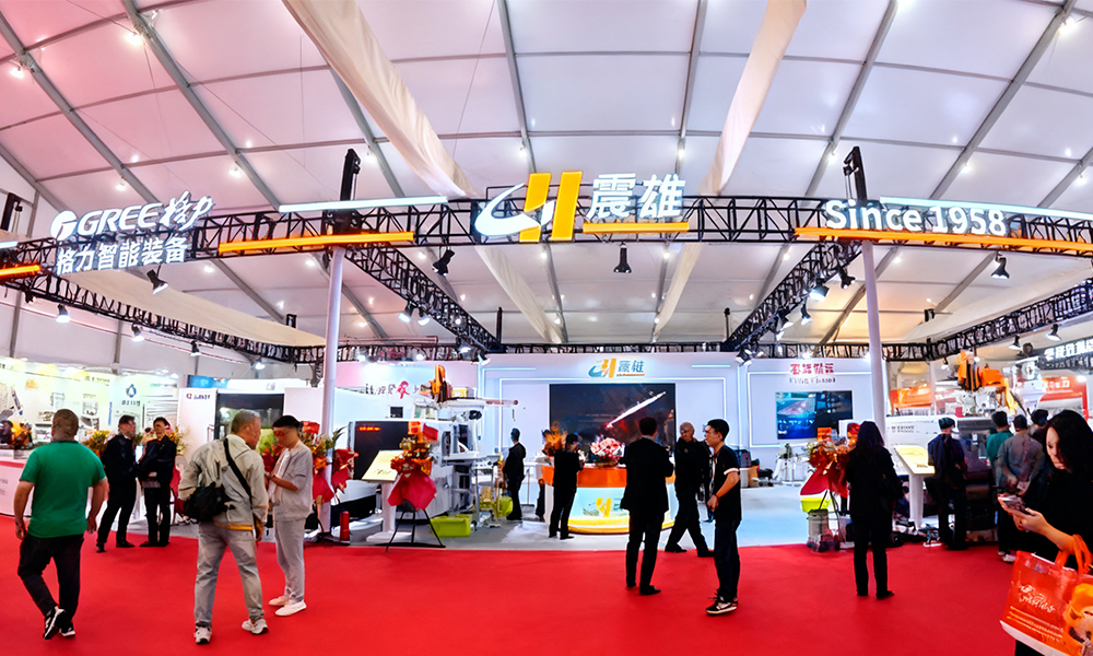 震雄携格力智能装备亮相玩博会