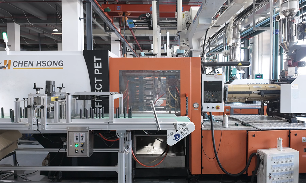 花田包装于震雄注塑机